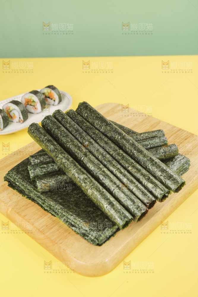 浅底上的海苔卷