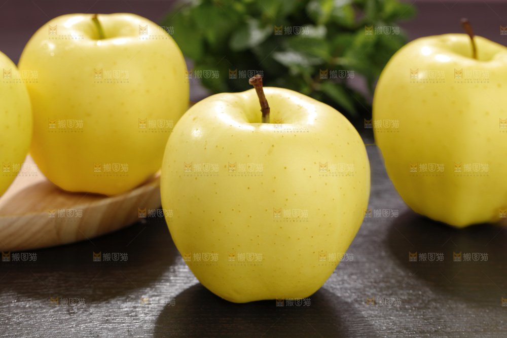 深底上的黄元帅苹果