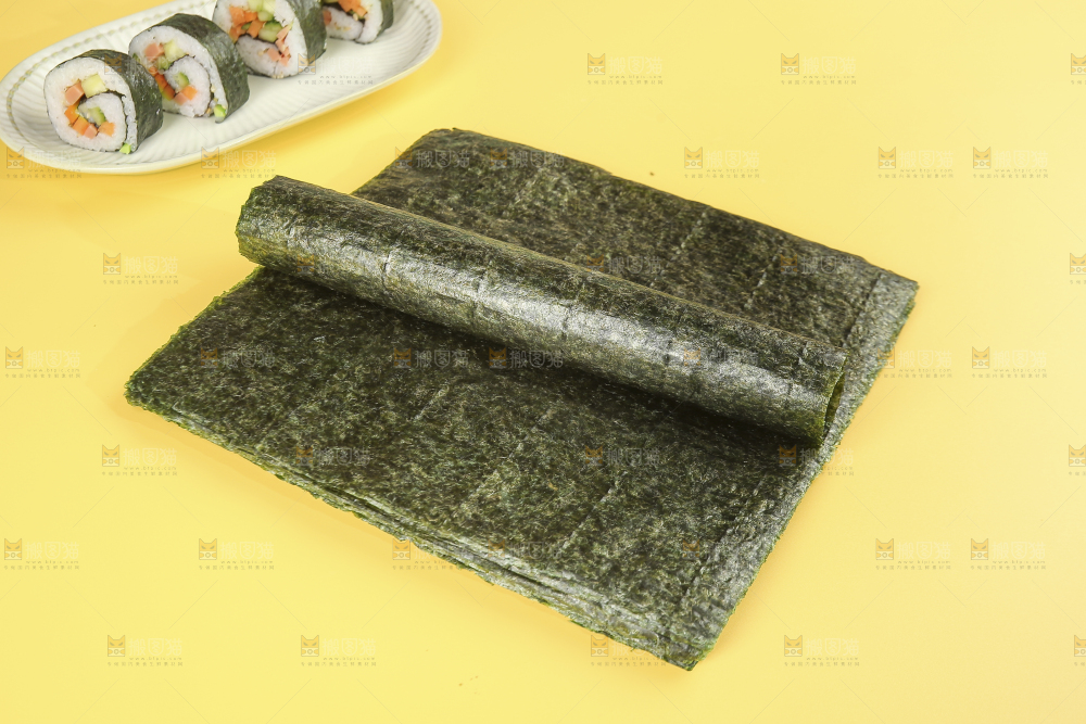 浅底上的海苔卷