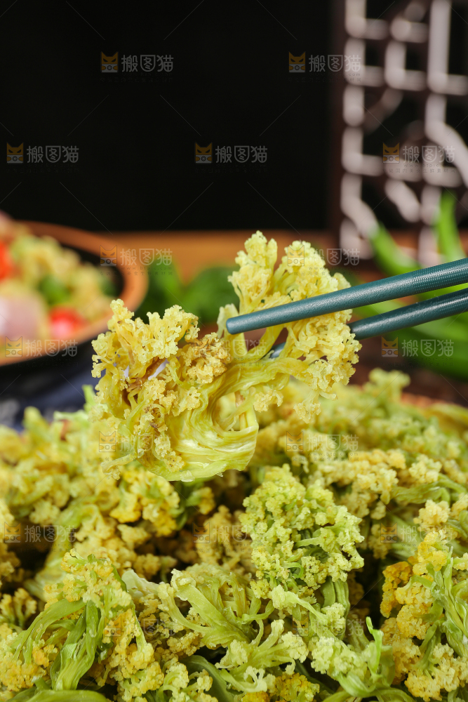 木底上的干花菜