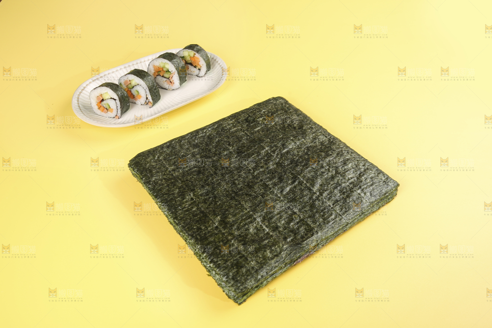 浅底上的海苔卷