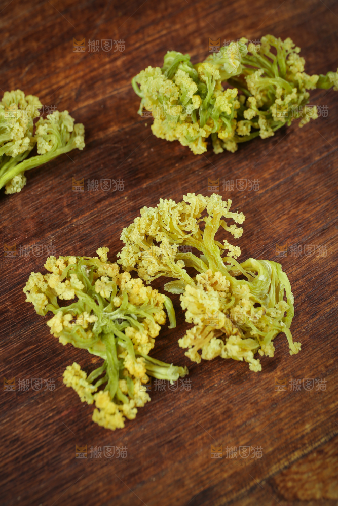 木底上的干花菜