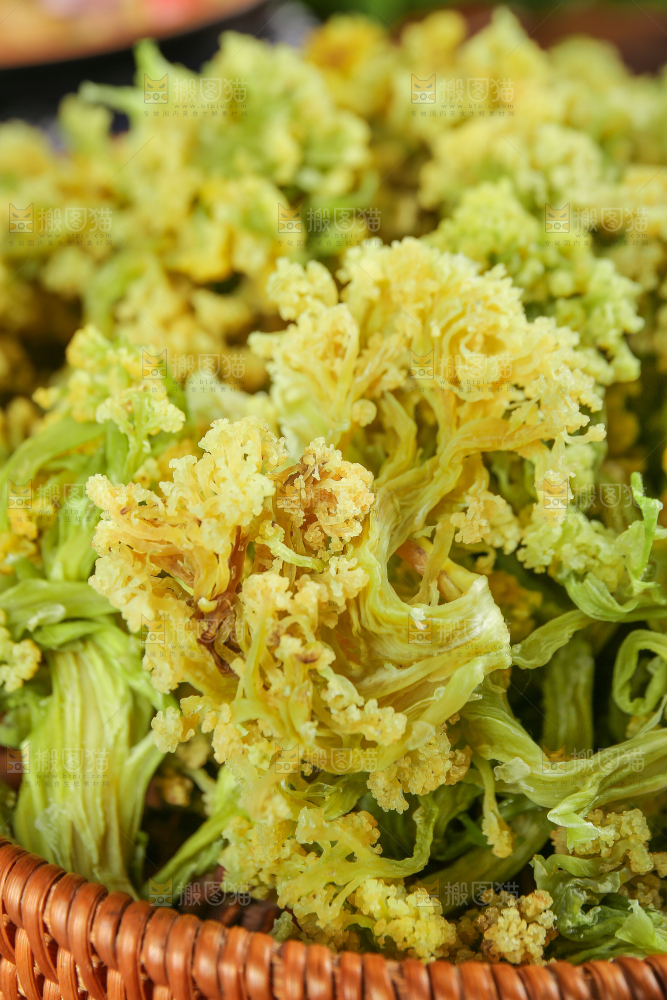 木底上的干花菜