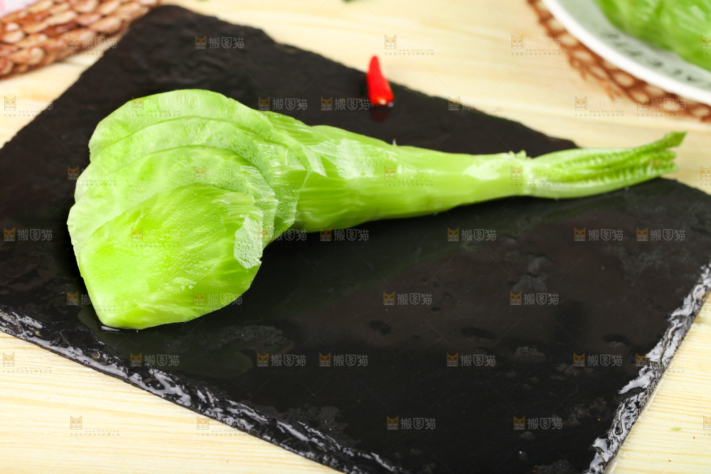 浅底上的莴笋