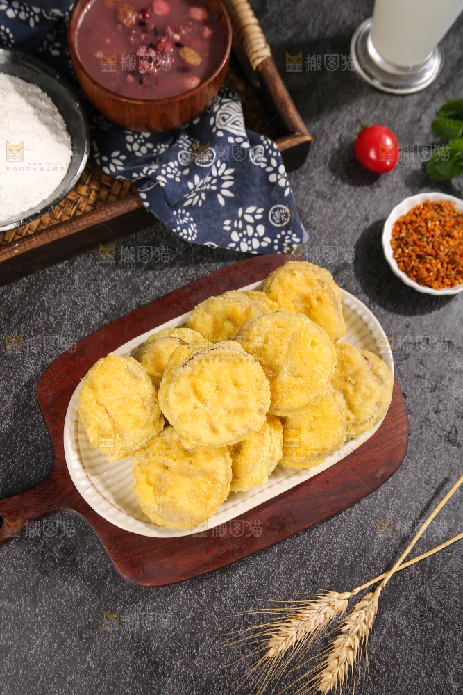 深底上的炸茄盒