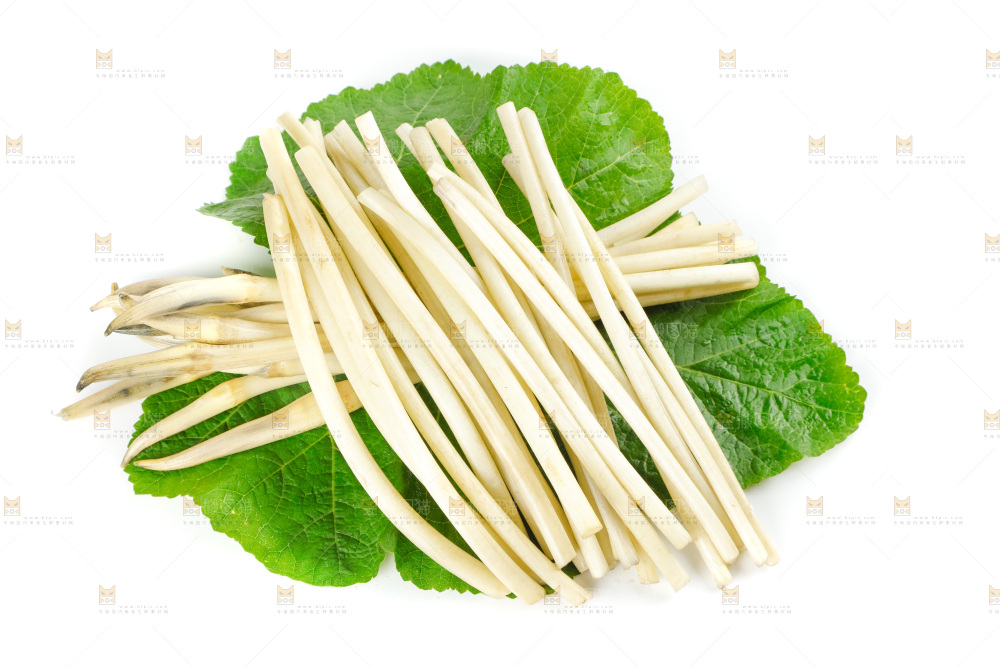 白底上的新鲜藕带