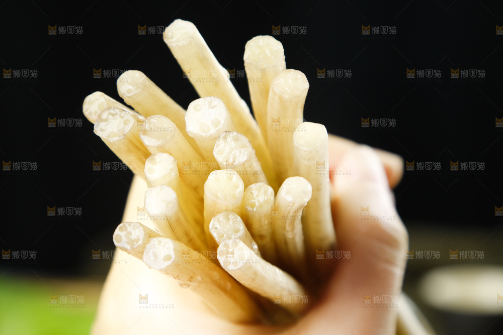 深底上的藕带