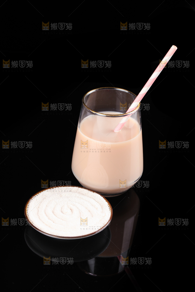 黑底上的奶茶粉
