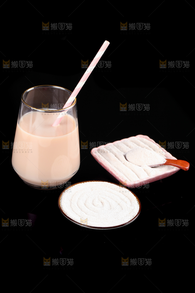 黑底上的奶茶粉