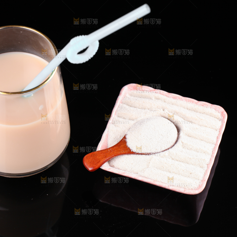 黑底上的奶茶粉