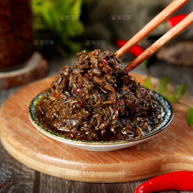 深底上的香椿酱