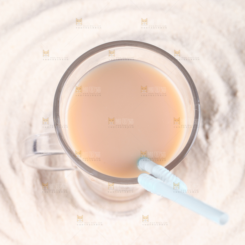 黑底上的奶茶粉