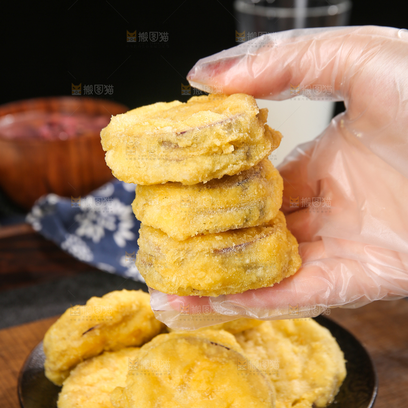 深底上的炸茄盒