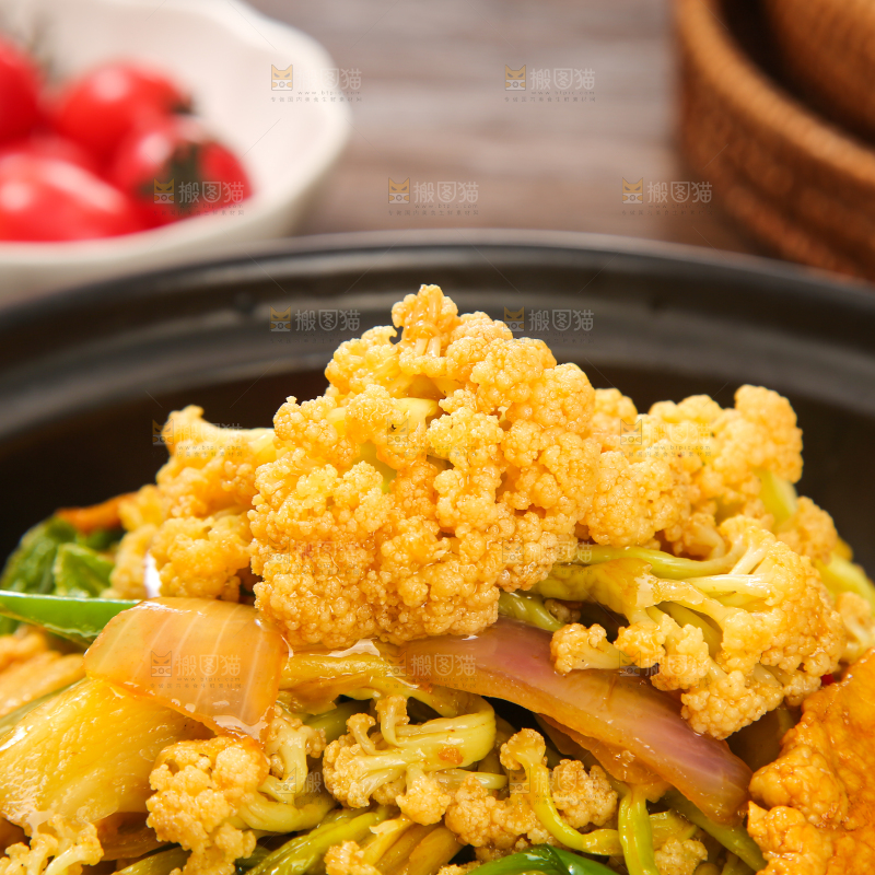 木底上的干花菜炒肉