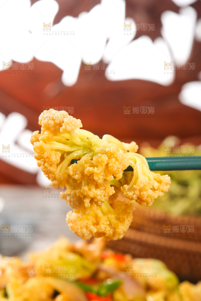 木底上的干花菜炒肉
