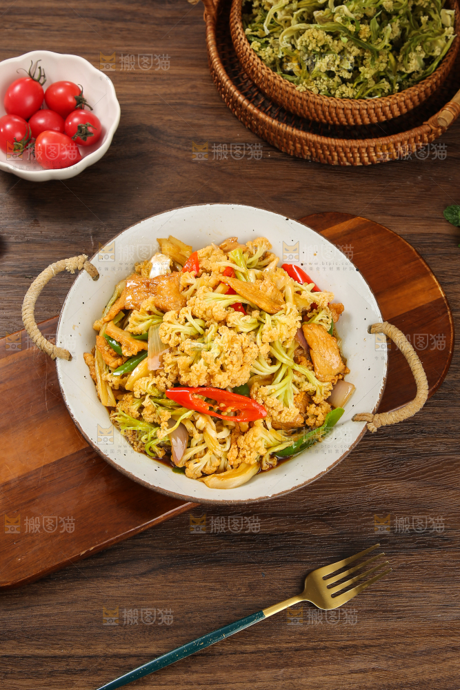 木底上的干花菜炒肉