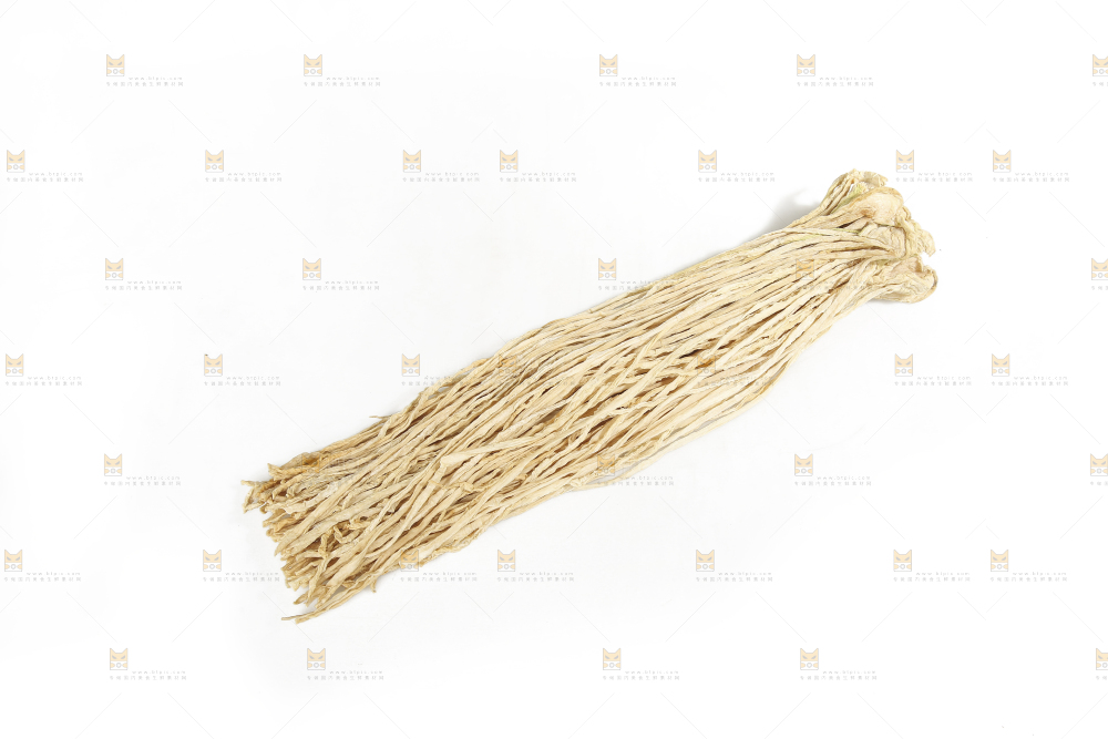 白底上的干萝卜条