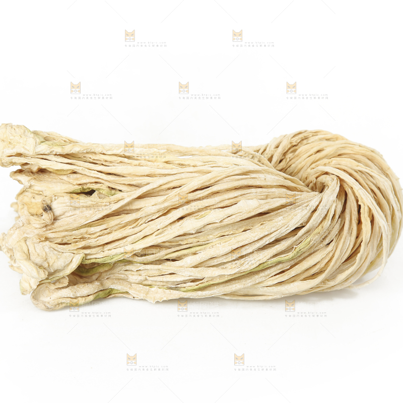 白底上的干萝卜条