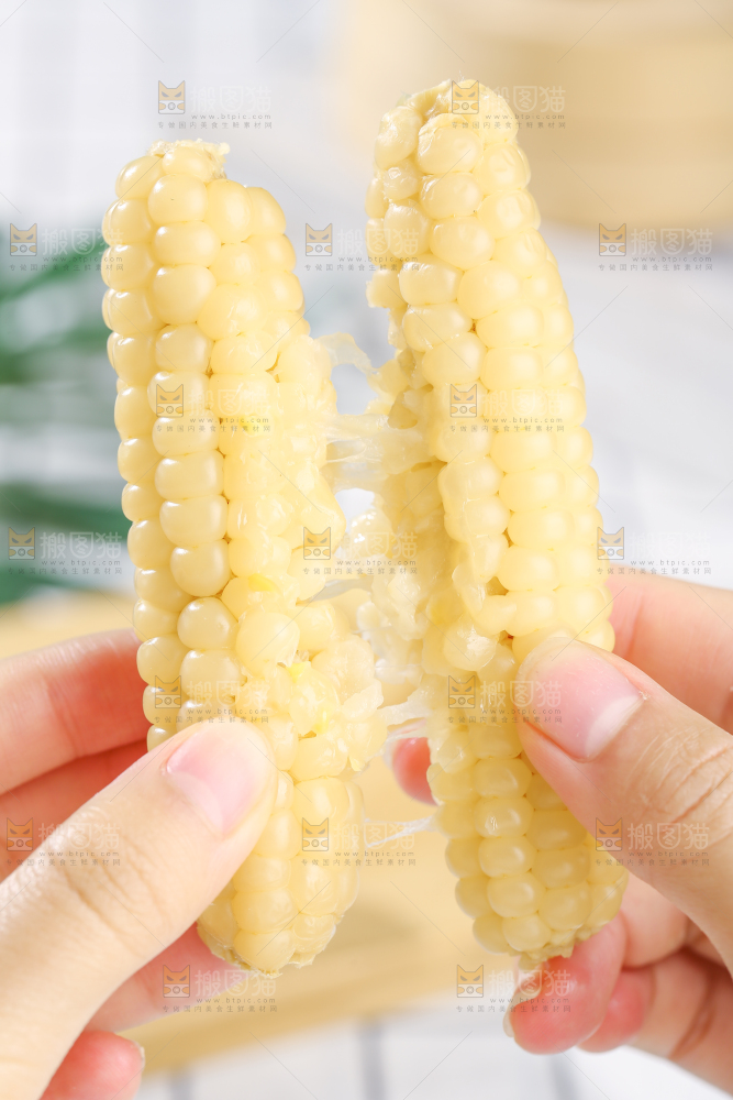 浅底上的手指糯玉米