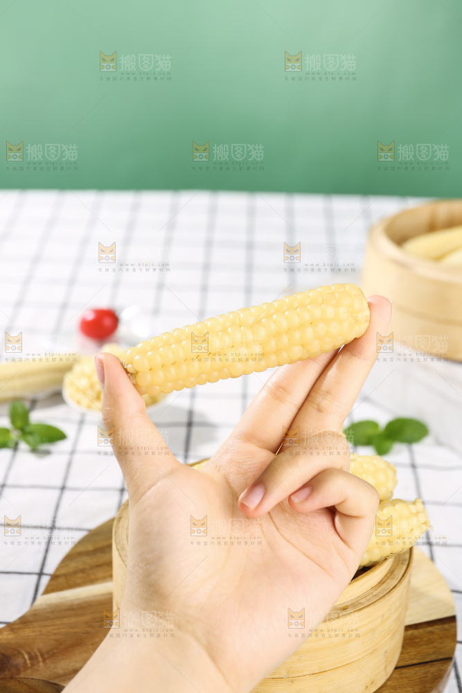 浅底上的手指糯玉米