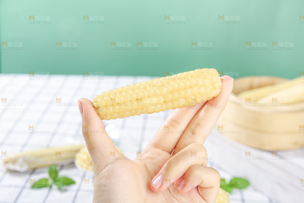 浅底上的手指糯玉米