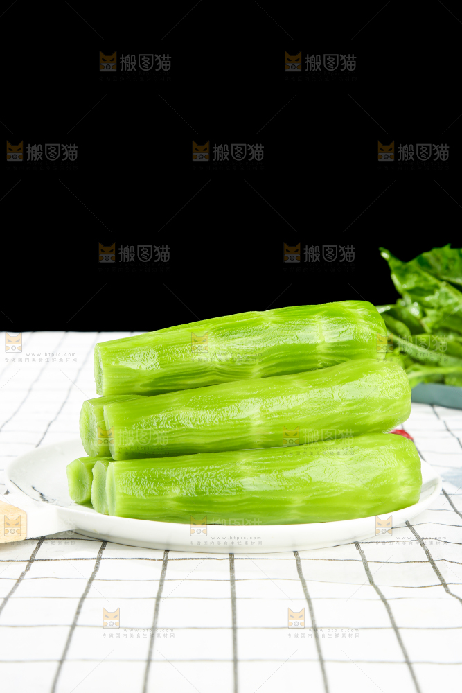 浅底上的莴笋