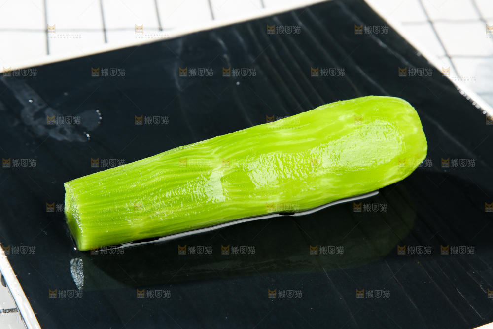 浅底上的莴笋