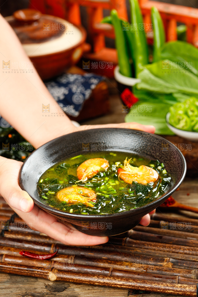 碗里的裙带菜汤
