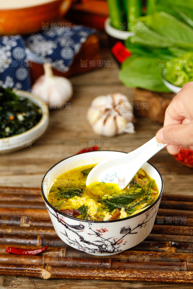 碗里的裙带菜汤