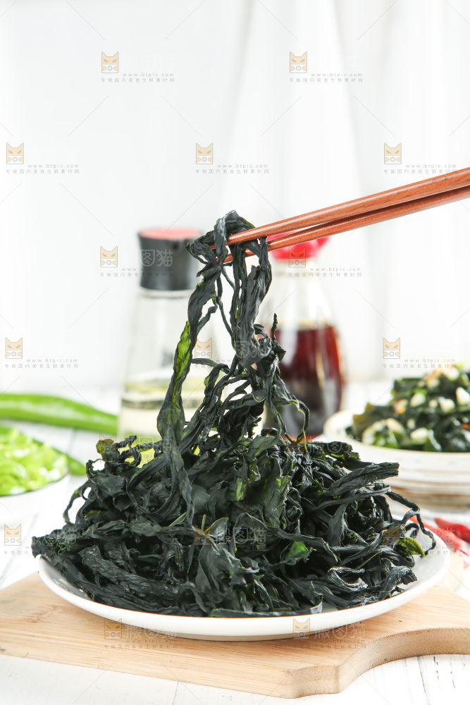 浅底上的裙带菜