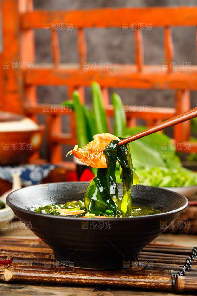 碗里的裙带菜汤