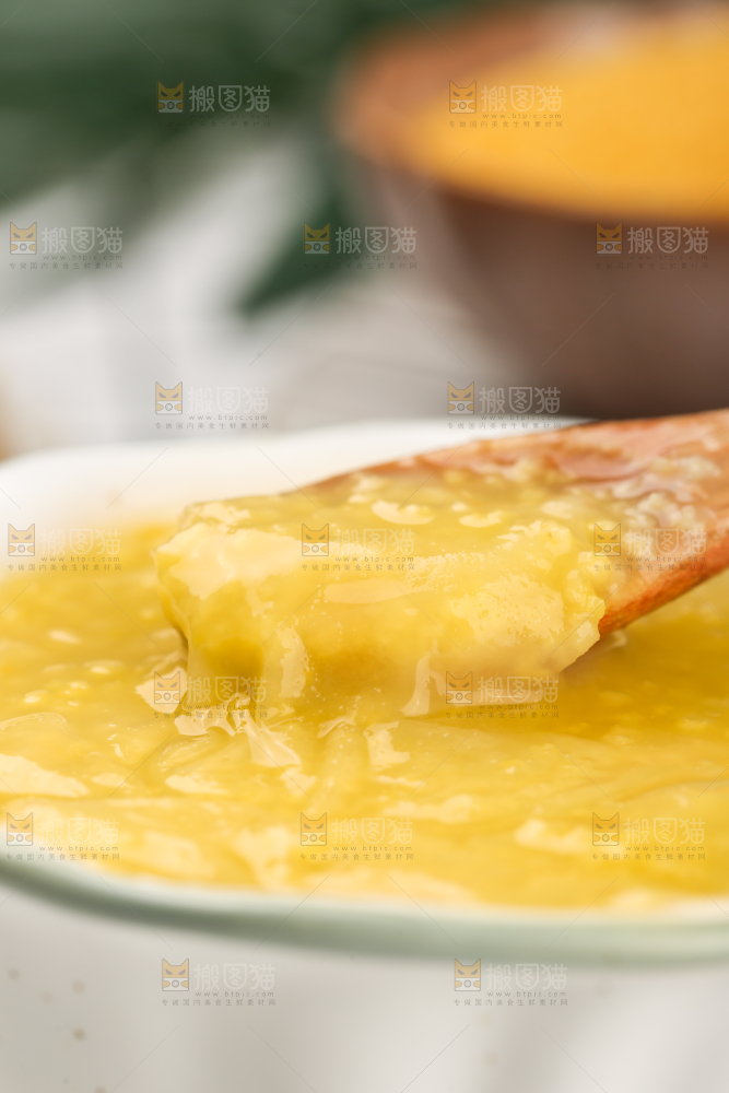 浅底上的小米粥