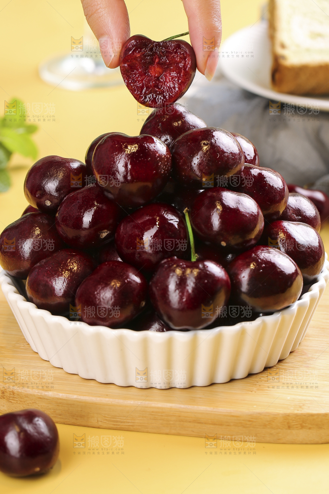 浅底上的智利车厘子