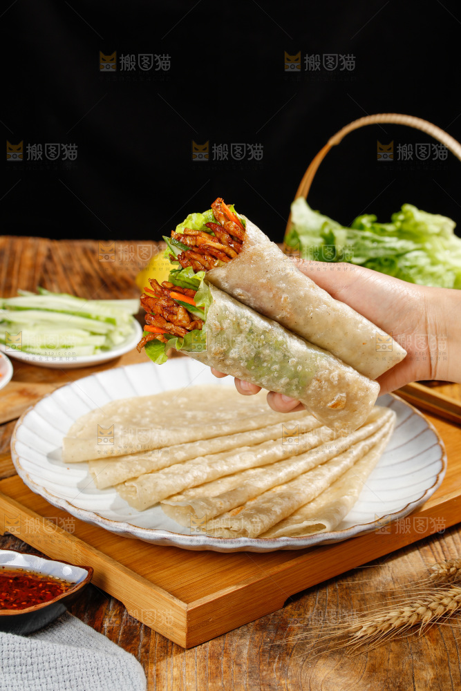 木底上的荞麦卷饼