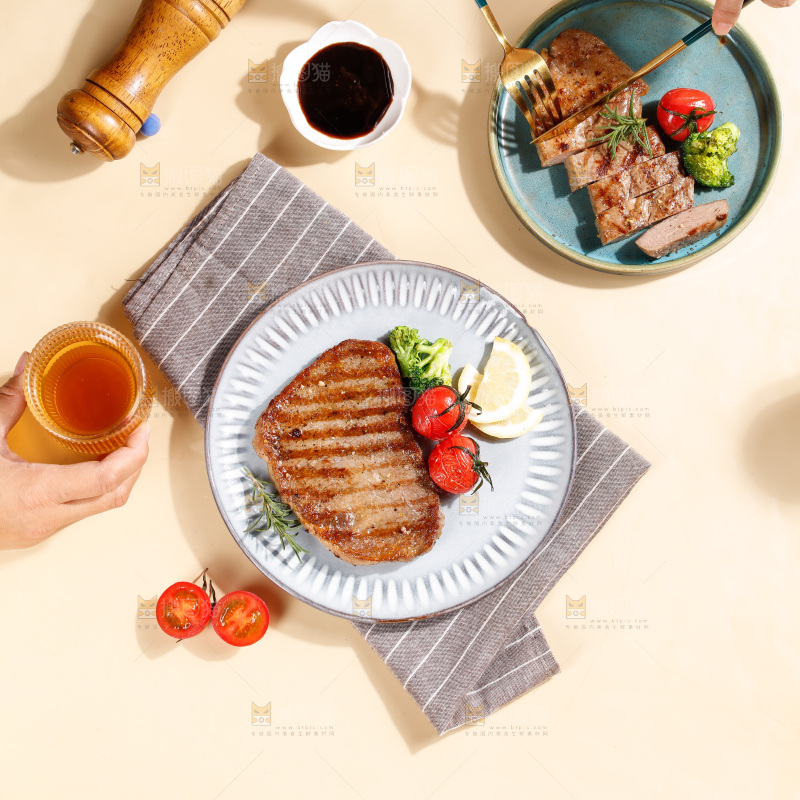 浅底上的牛排