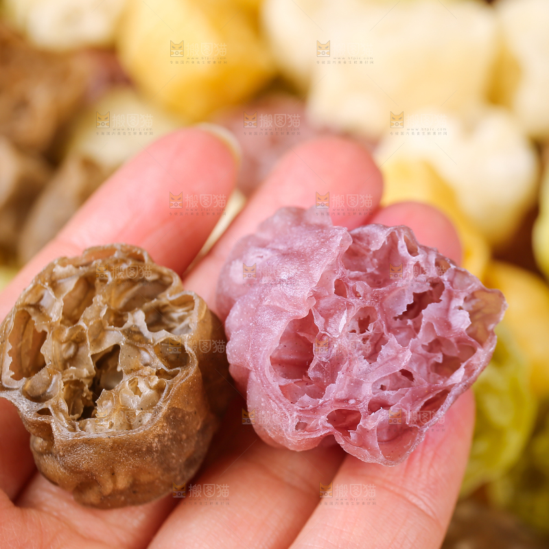 深底上的蔬菜面藕