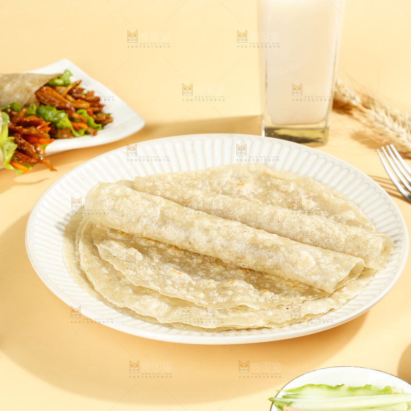 浅底上的荞麦卷饼