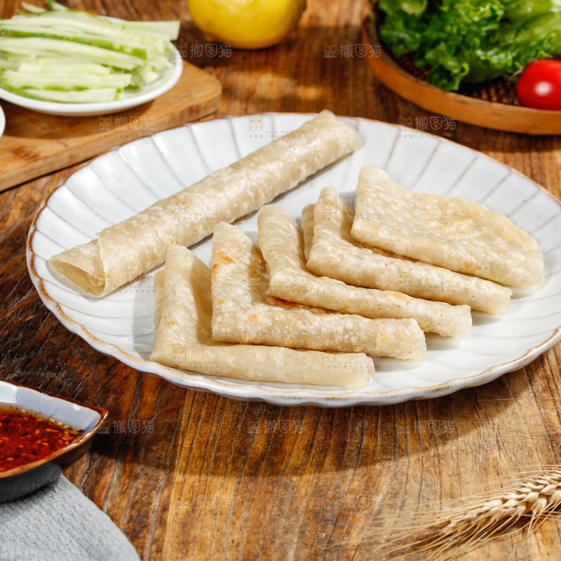 木底上的荞麦卷饼