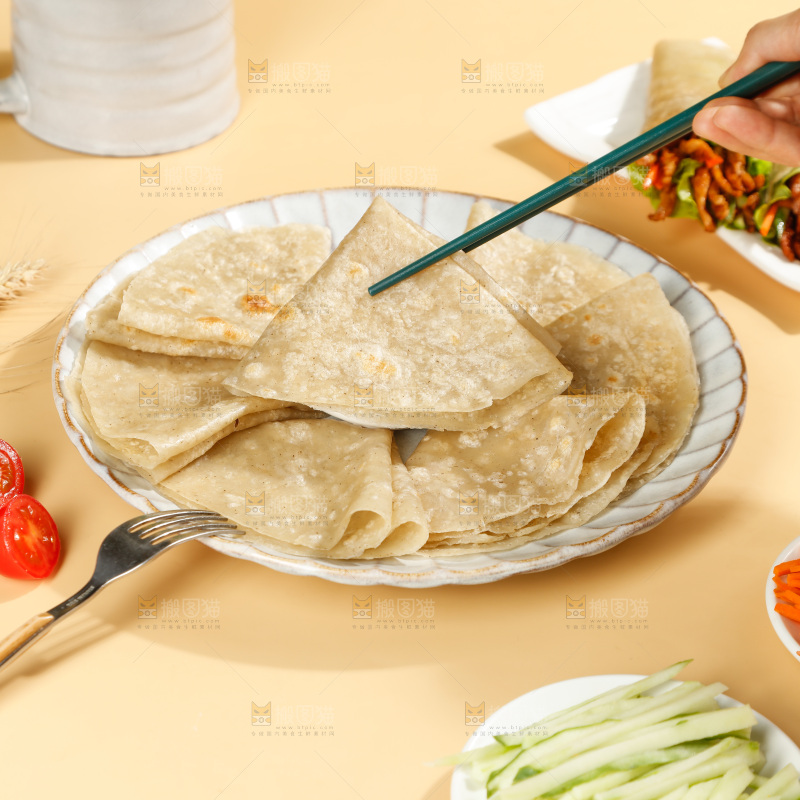 浅底上的荞麦卷饼