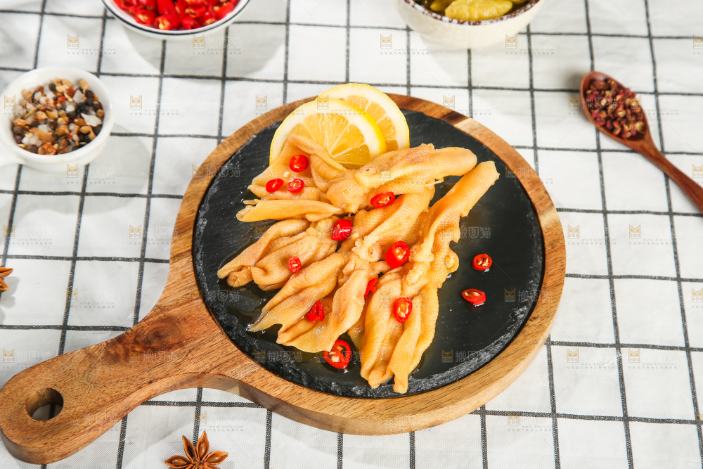浅底上的无骨鸭掌