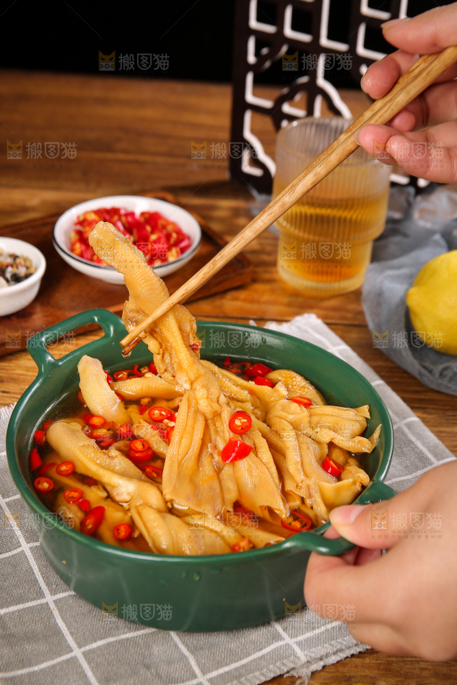 深底上的无骨鸭掌