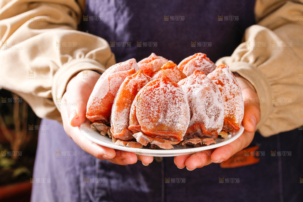 深底上的吊柿饼