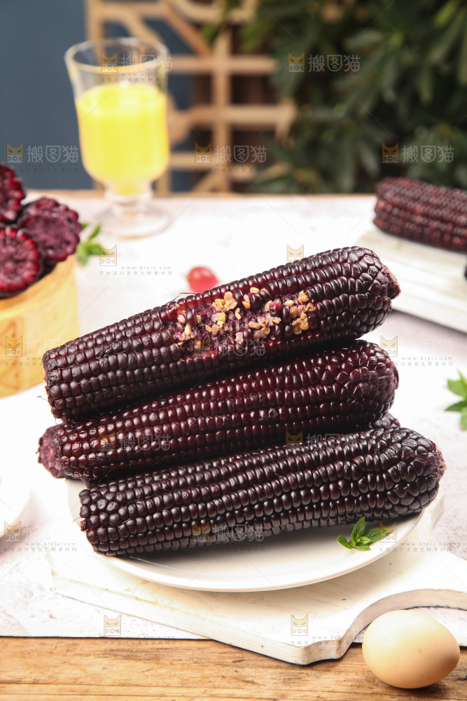 浅底上的黑糯玉米