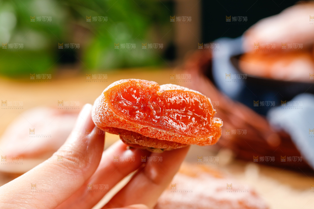 深底上的吊柿饼