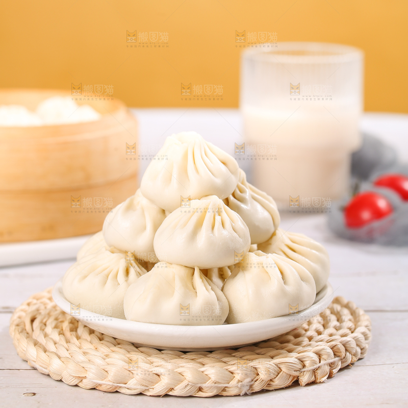 浅底上的薄皮小笼包