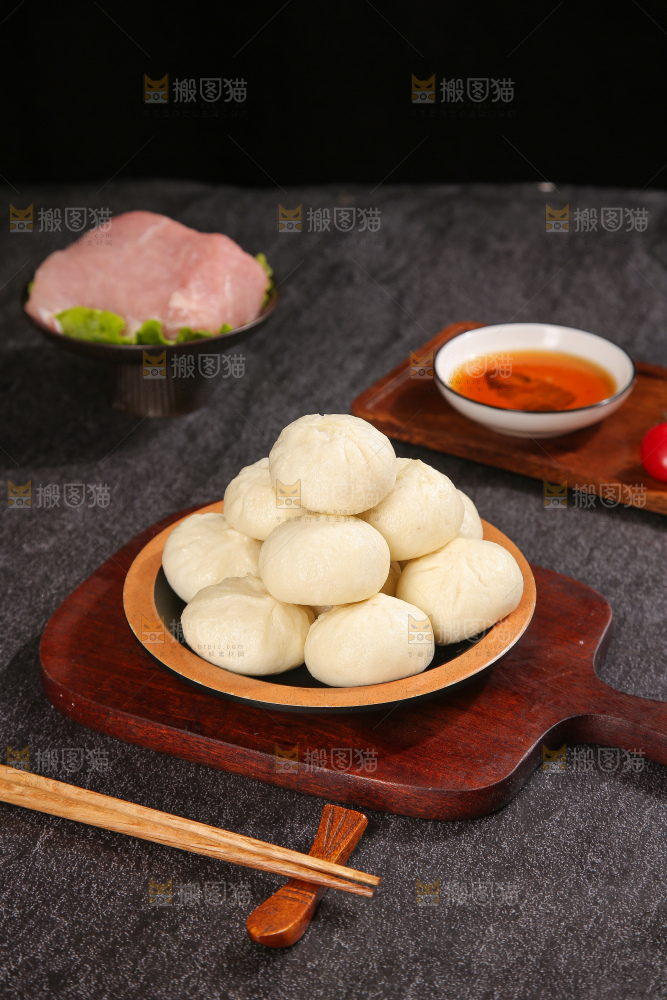 深底上的发面小笼包子