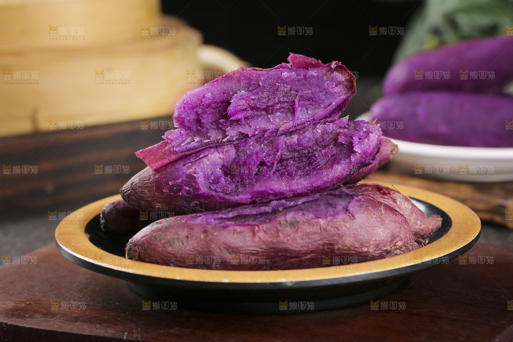 深底上的新鲜紫薯