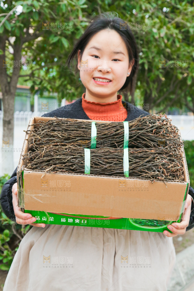 手里拿着干豆角