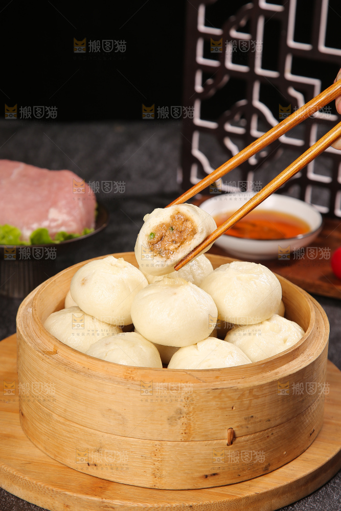 深底上的发面小笼包子