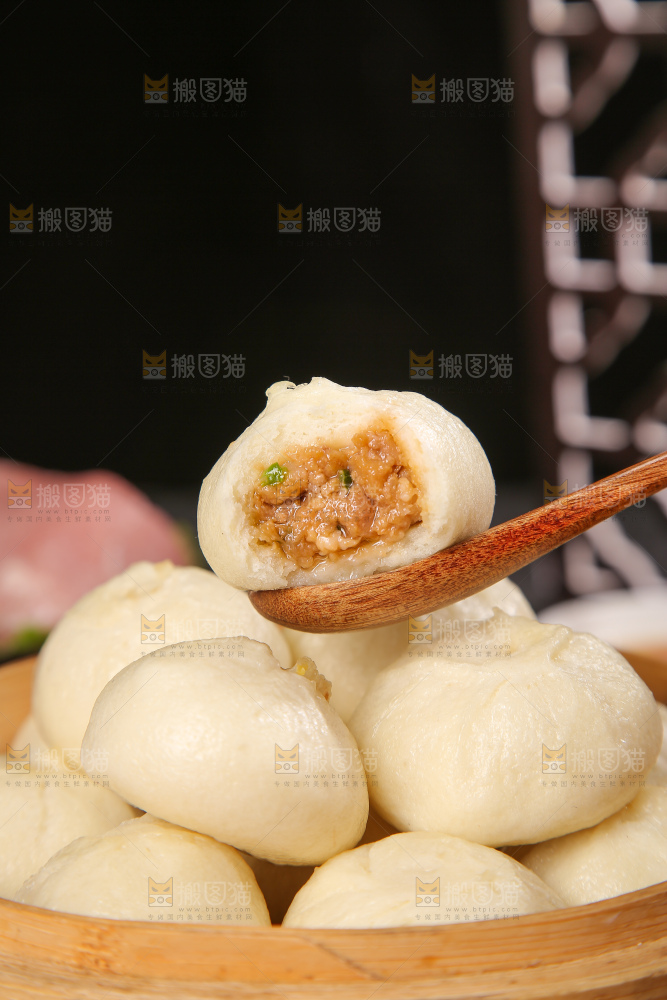 深底上的发面小笼包子